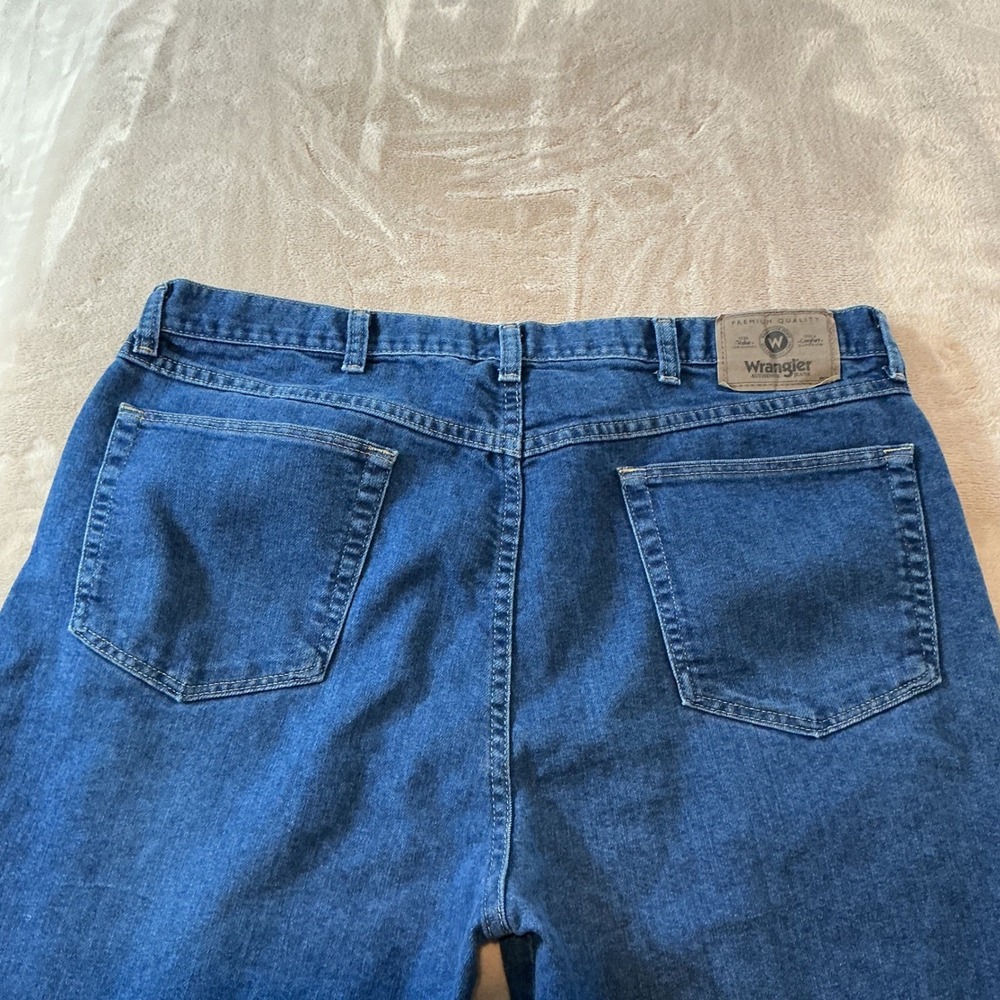 Wrangler Mens Regular Fit Blue Jeans 38x32 Medium Wash Denim 85900DW - Picture 9 of 11